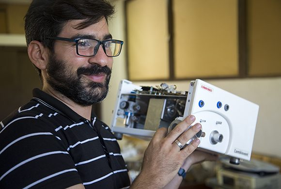 oficult's tweet photo. The young faces behind #Combiovent, Cuba's🇨🇺 high-performance ventilator. https://t.co/yrXgP81ABR
#CubanScience #CubaViveYAvanza https://t.co/vQxa4HUVOV
