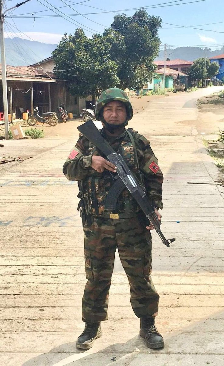 Major Ngun Vung from CNA fell in the clashes with Manipu armed forces who were supported weapons by Myanmar SAC in Senam Khua village, Tonzang tsp, Chin state. #WarCrimesOfJunta #2022Jan14Coup #WhatsHappeningInMyanmar