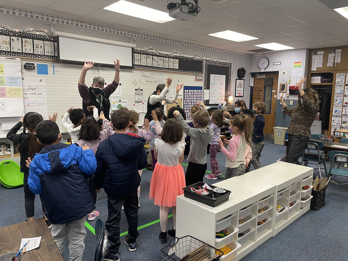 MrsGucinski_1st's tweet photo. Thank you @Mrsrisingernbe and @indysuz13 for sharing your expertise on the states of matter and the history of maple syrup! We are looking forward to seeing you, along with Grandma and Grandpa Sugar in the spring!! @FESTigersHSE 🌳🔬 https://t.co/rQuPWBXZOx
