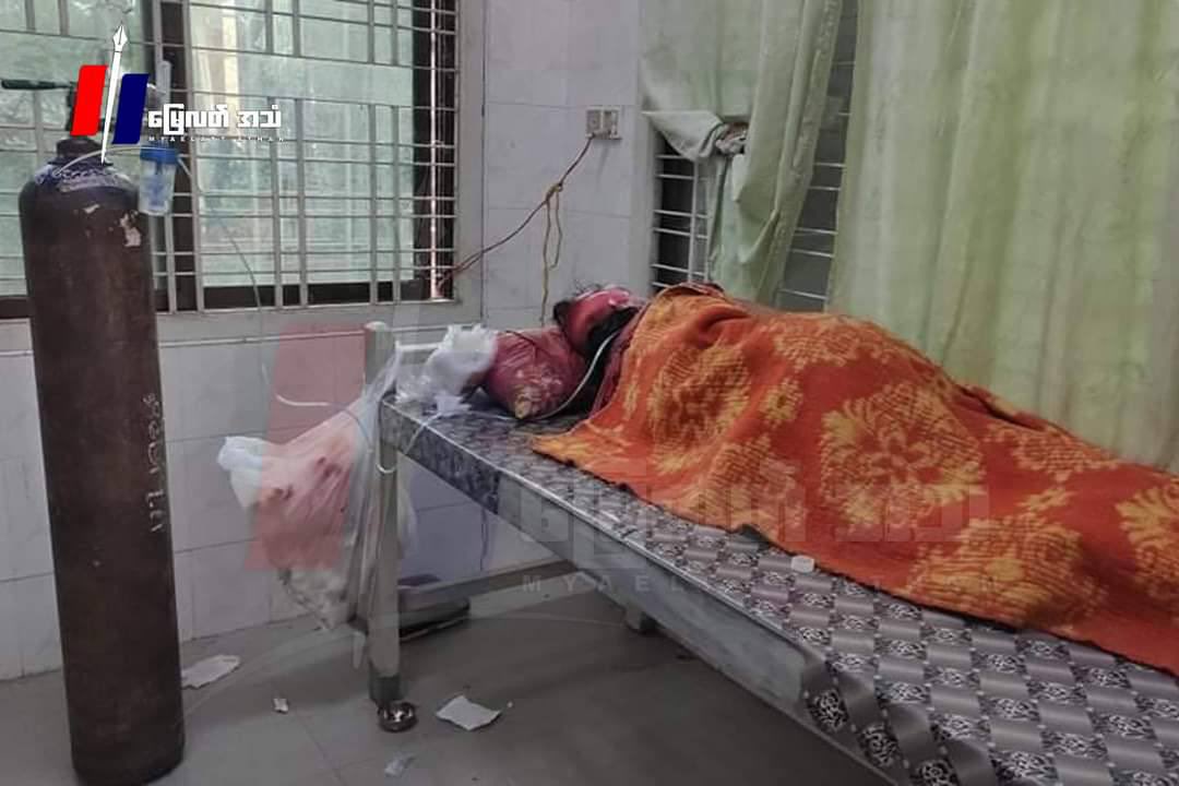 SAC purposely launched an artillery round on a passengers' car returning from Yangon in Butalin Tsp, #Sagaing Region, injuring 6 female passengers &amp; badly injuring 2 others.
#WarCrimesOfJunta
#2022Jan14Coup
#WhatsHappeningInMyanmar