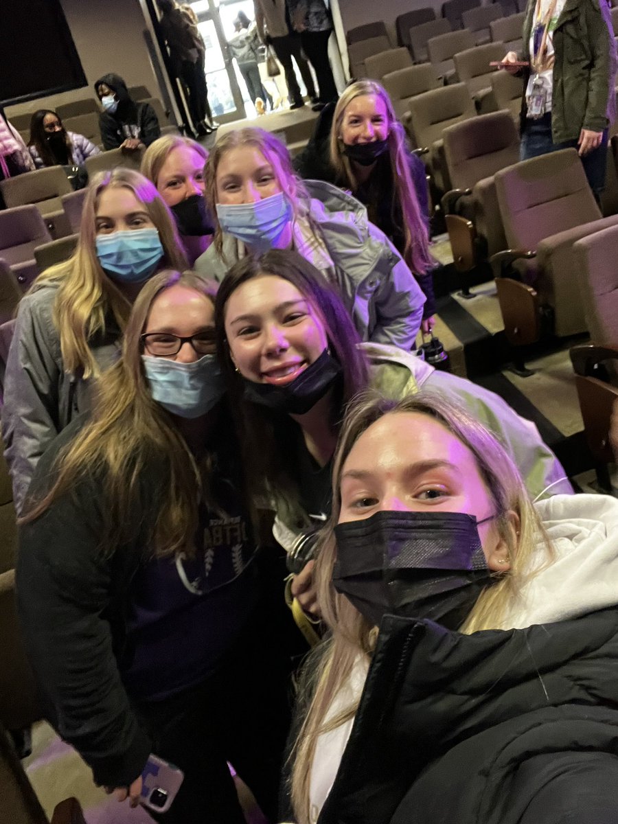 EmmaBonnell's tweet photo. I have loved the various opportunities provided this week! During #JacketDays22 Victoria and I learned how to compare the different benefit packages and resources that a job can provide in order to retain employees. @JacketCareers @defiancecollege 💜💛🐝👏🏼 https://t.co/Imz27nXVk3