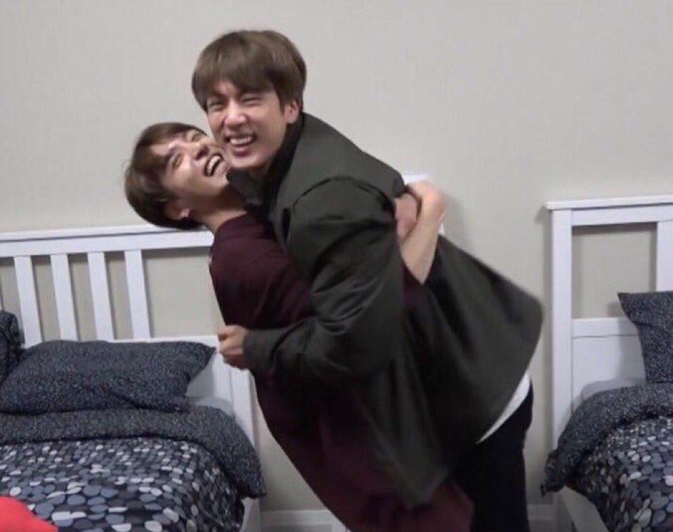 jinkookgallery's tweet photo. missing them 🥺 https://t.co/mu4tzxVysW
