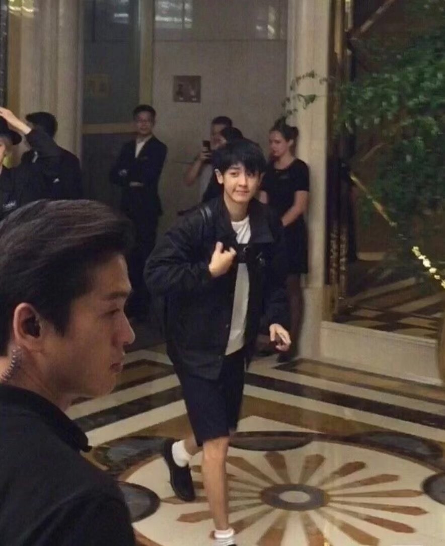 cyhourly's tweet photo. 엑소 찬열 #CHANYEOL #찬열
#チャニョル #灿烈 https://t.co/NJZ1cUdt5X