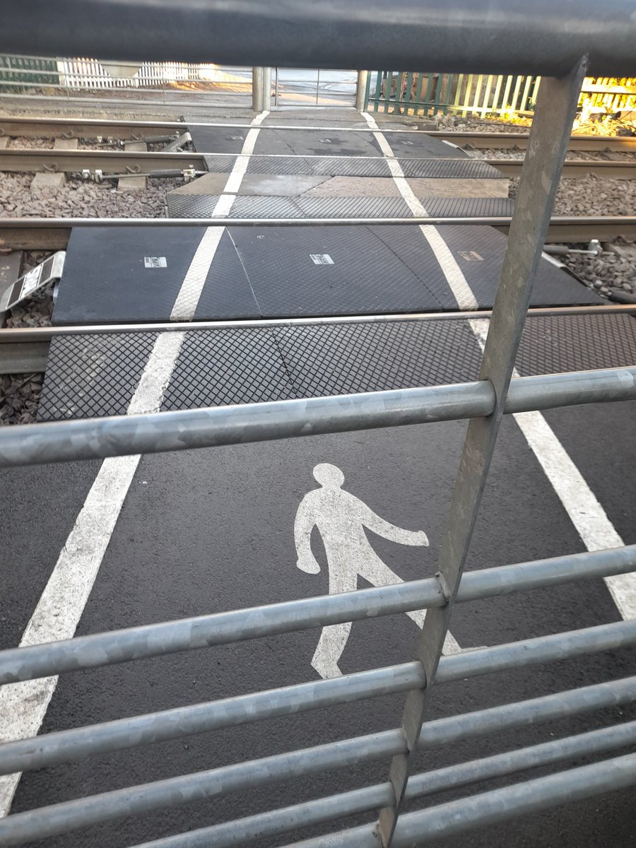 RevdRach's tweet photo. Well I made it to 10 miles when the proximity of Woodlesford Station seemed a wondrous thing #pilgrimage #pilgrim #PaulinusWay. https://t.co/qnbEJzebBl