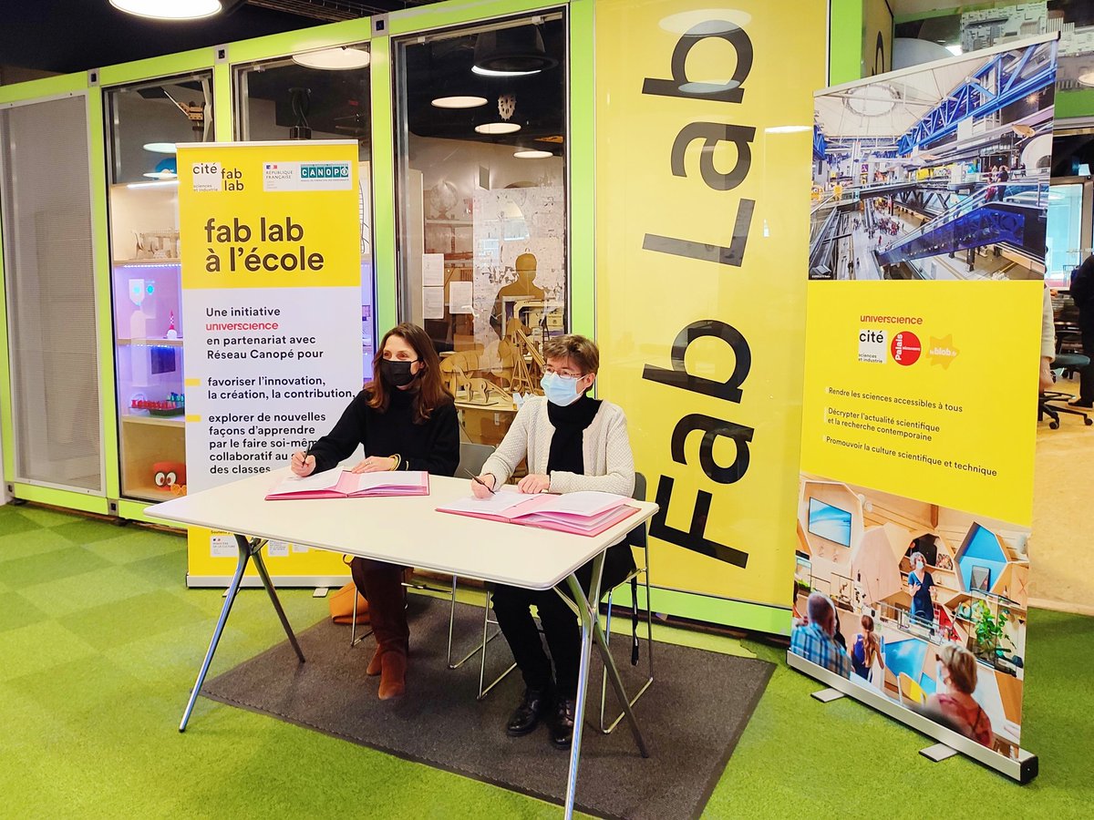 universcience's tweet photo. Forts du large succès du dispositif #FabLabÀLÉcole, @universcience et @reseau_canope intensifient en région leur partenariat, en signant aujourd'hui à la @citedessciences une convention jusqu’en 2024. https://t.co/2xODf5CnOk