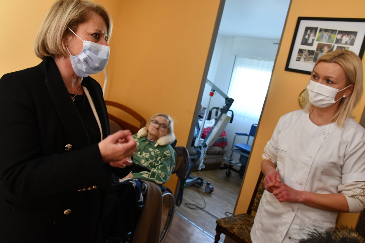 La #vaccination des plus de 80 ans c'est plus que de la proximité, c'est un vrai travail de porte-à-porte ! Aujourd'hui, à Wimille <a href="/pasdecalais62/">pasdecalais62</a> une dame de 84 ans recevait sa 1ère injection grâce à son infirmière : l'intervention des professionnels à domicile est clef !