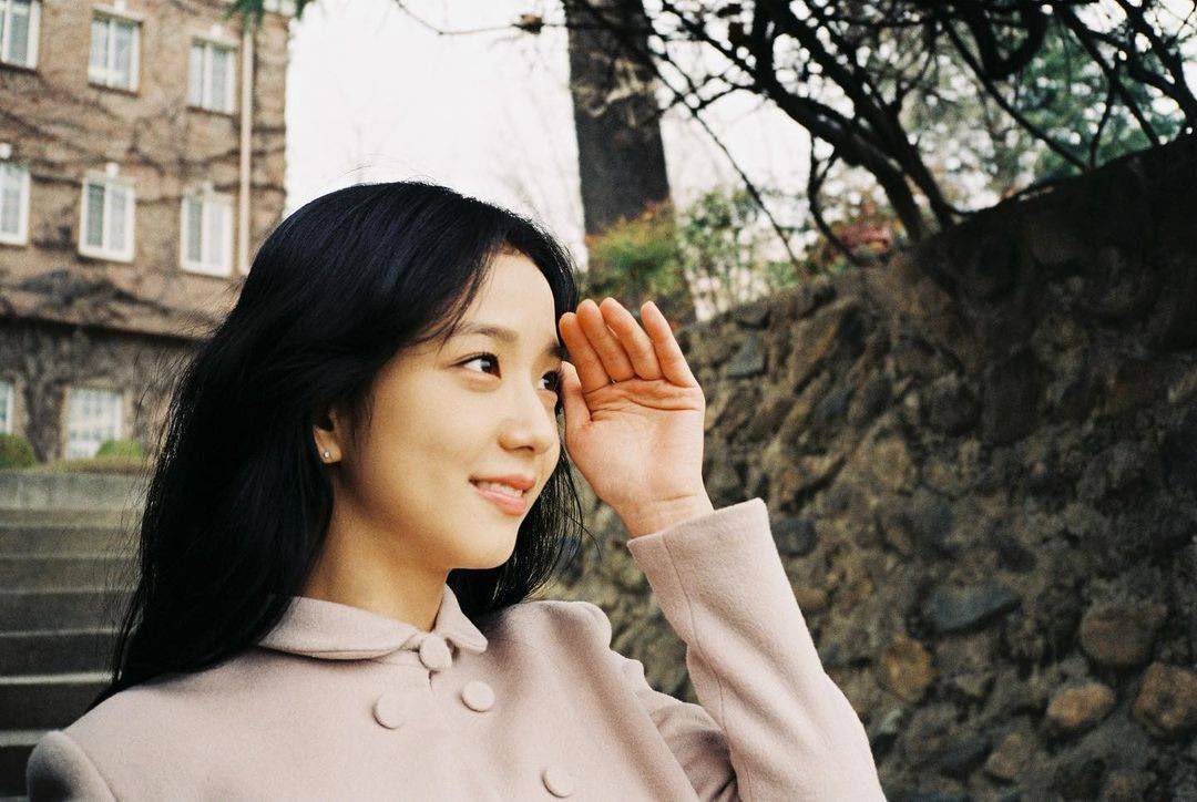 Where are you?? I can’t see you. Are you still tweeting and dropping the tags for Jisoo?🥺

#KOREAQUEST_JISOO