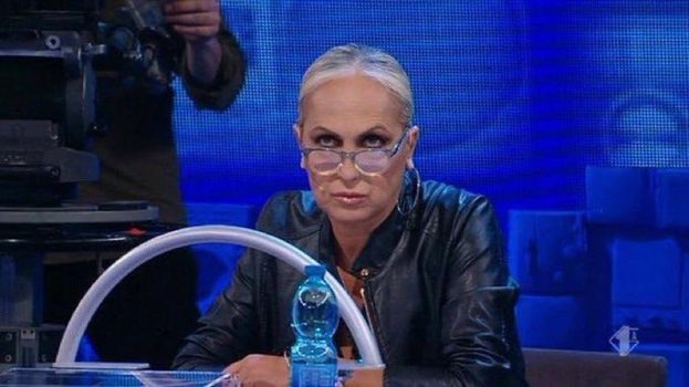 itsvalered's tweet photo. IL PELATO È IMPAZZITO IMPAZZITO 
#amici21 https://t.co/zrIRHjy5fz