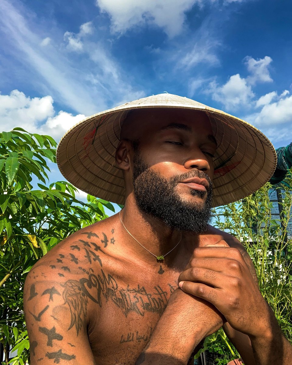 JAIY0's tweet photo. warm as the sun 🌞 https://t.co/Z02Pwzsqu8