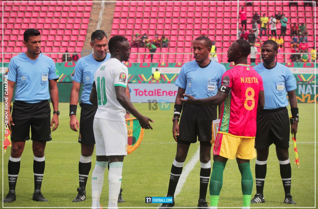 13footballC's tweet photo. Quelques images du match Sénégal 🇸🇳 🆚 Guinée 🇬🇳 

#SENGIN #CAN2021 #TeamSenegal https://t.co/npz8n5x6sG