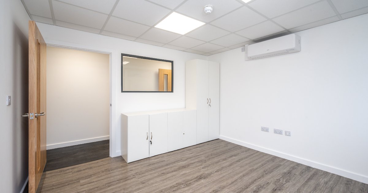 APS_Projects's tweet image. This week we're highlighting some of our favourite elements for our recent EOGB project. The whole team are extremely pleased with how this design turned out in this physical space.🚪🛠🪜
@eogbburners have had a complete office redesign including a training suite and showroom.✨
