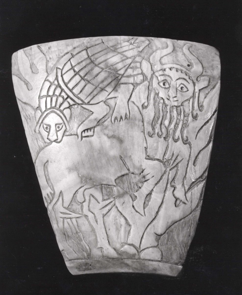 Inlay: combat between a human-headed bull and a lion-headed eagle, ca. 2600–2500 B.C. metmuseum.org/art/collection… #metmuseum #ancientart