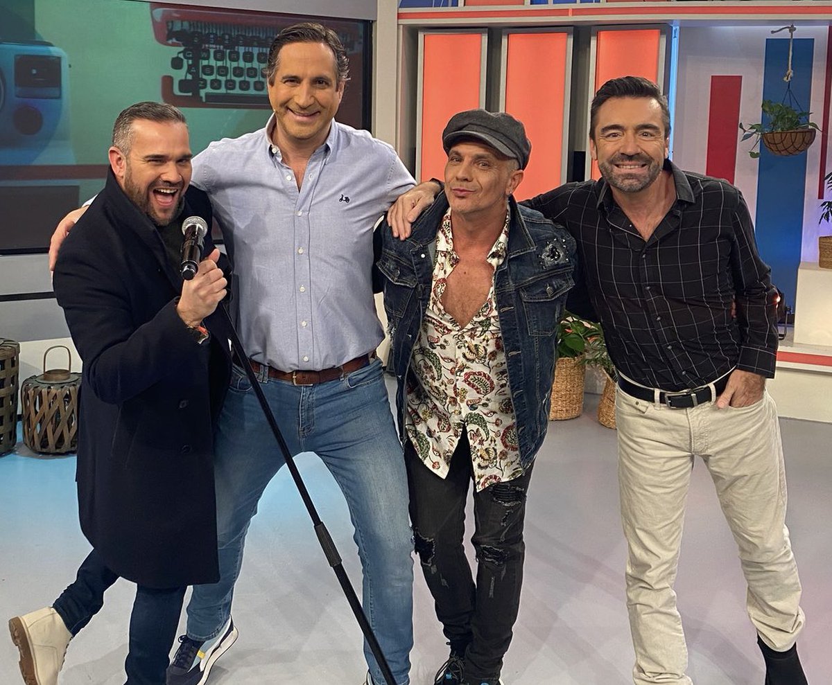 Que grandes, cada uno en lo suyo! <a href="/DavidLdelMoral/">ᗪᗩᐯIᗪLÓPEZᗪEᒪᗰOᖇᗩᒪTV</a> <a href="/alfonsohevia/">Alfonso Hevia</a> <a href="/LorcaOficial_/">Lorca</a> &amp; <a href="/vicentteserrano/">vicente serrano 🇪🇸</a> en <a href="/Estando_Contigo/">Estando Contigo</a> de <a href="/CMM_es/">Castilla-La Mancha Media</a> la televisión con más música de #españa 👏🏽👏🏽👏🏽👏🏽 Gracias por recibirnos! #lorca #elanillodesaturno 💿🎶 @altafidelidad_music <a href="/ArtistaSuspiria/">Suspiria</a>