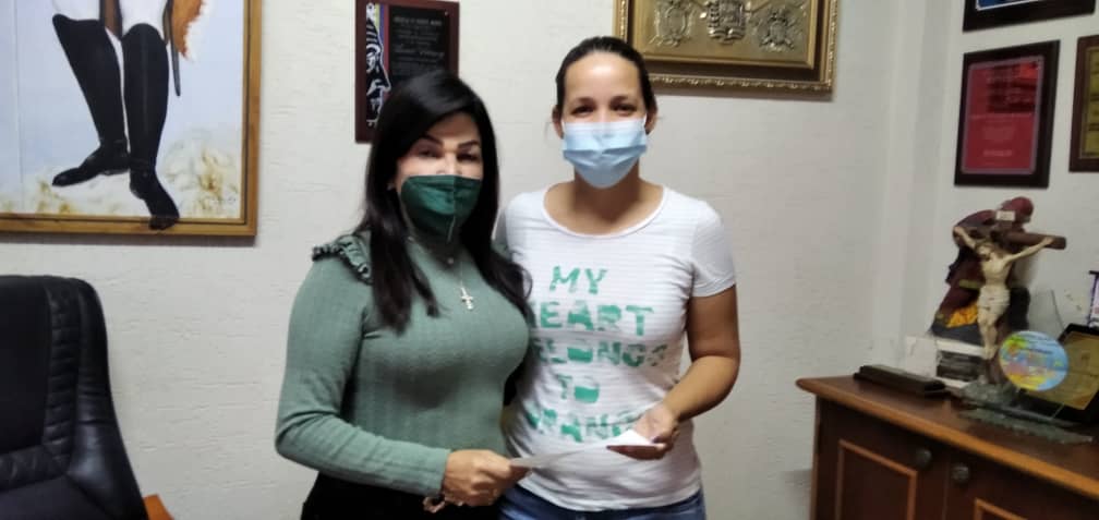 mari_velasquez's tweet photo. El Gobierno Bolivariano sigue adelante en el #MunicipioDíaz #NuevaEsparta con el programa de entrega de medicamentos y ayudas de salud para nuestro pueblo
#QuítaleLaCoronaAlVirus https://t.co/Ib5YxttHHo