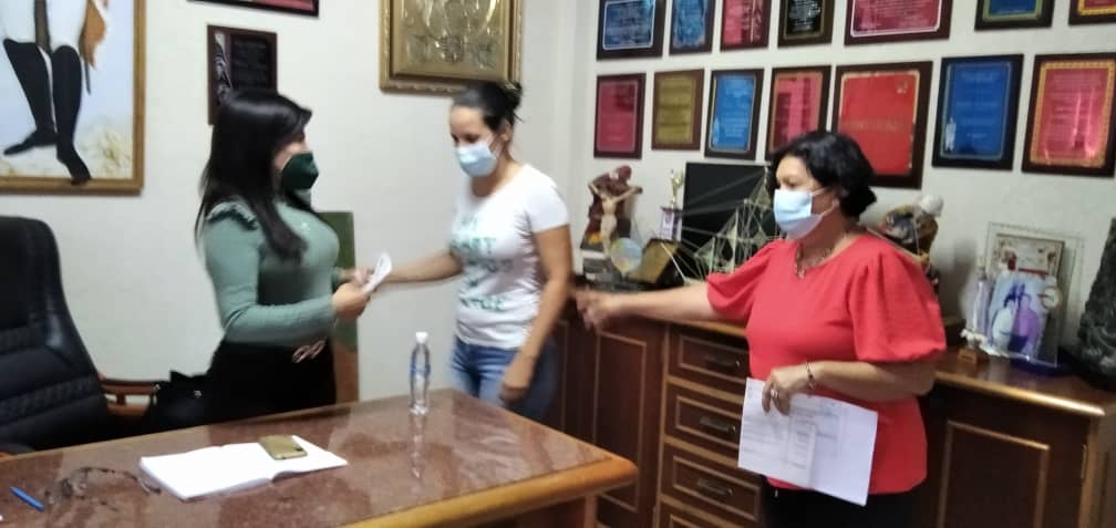 mari_velasquez's tweet photo. El Gobierno Bolivariano sigue adelante en el #MunicipioDíaz #NuevaEsparta con el programa de entrega de medicamentos y ayudas de salud para nuestro pueblo
#QuítaleLaCoronaAlVirus https://t.co/Ib5YxttHHo