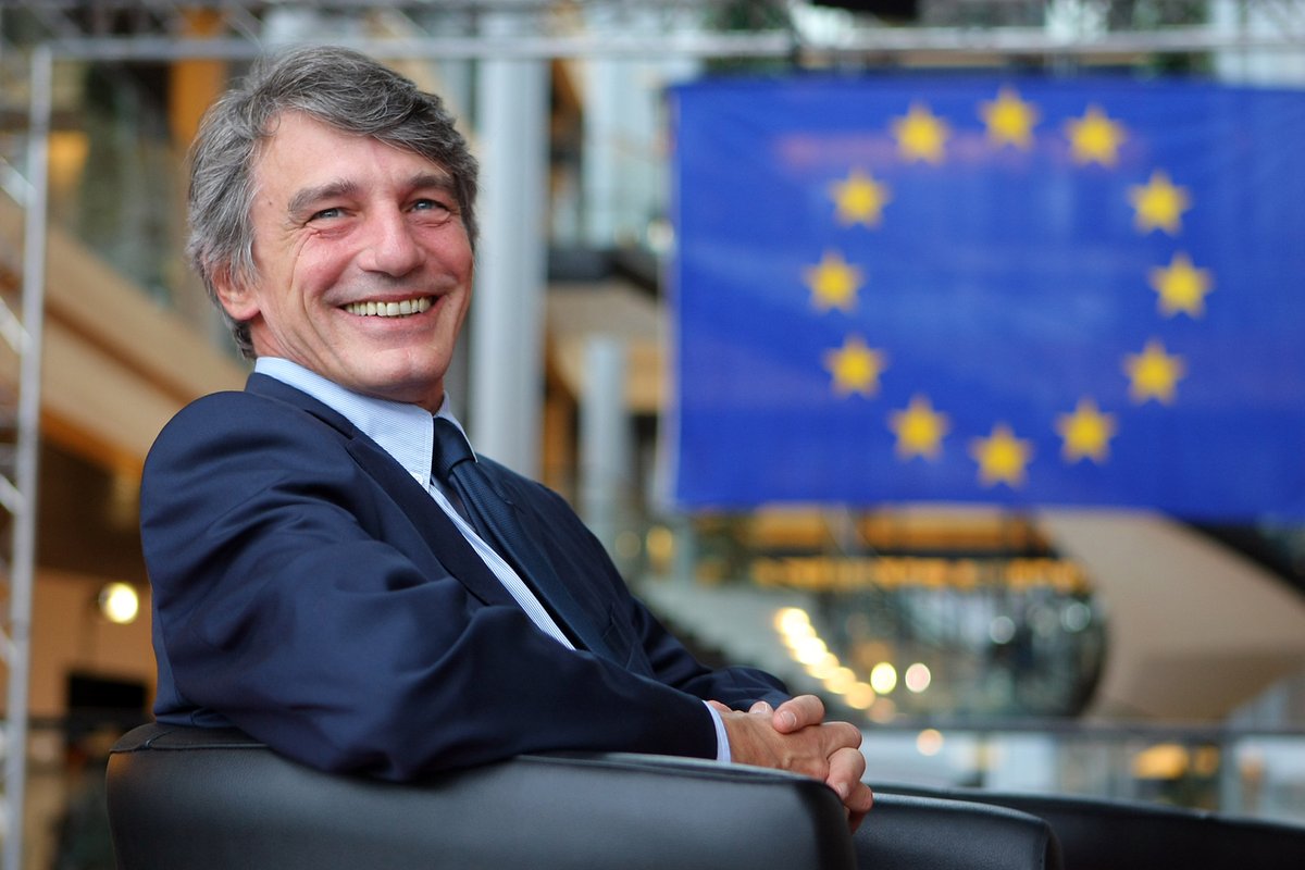 #DavidSassoli e il suo impegno per l’#Europa. Come è cambiato il #ParlamentoEuropeo in questi due anni e mezzo? Ne parliamo, alle 7.35, con <a href="/jduch/">Jaume Duch</a> a #CaffèEuropa. 
Poi venti di guerra in #Ucraina, con <a href="/SanninoEU/">Stefano Sannino</a>, e  #EuropeanYearOfYouth con Ramon Magi <a href="/euk_it/">Eurodesk Italy</a>.
Conduce <a href="/tizidisi/">Tiziana Di Simone</a>