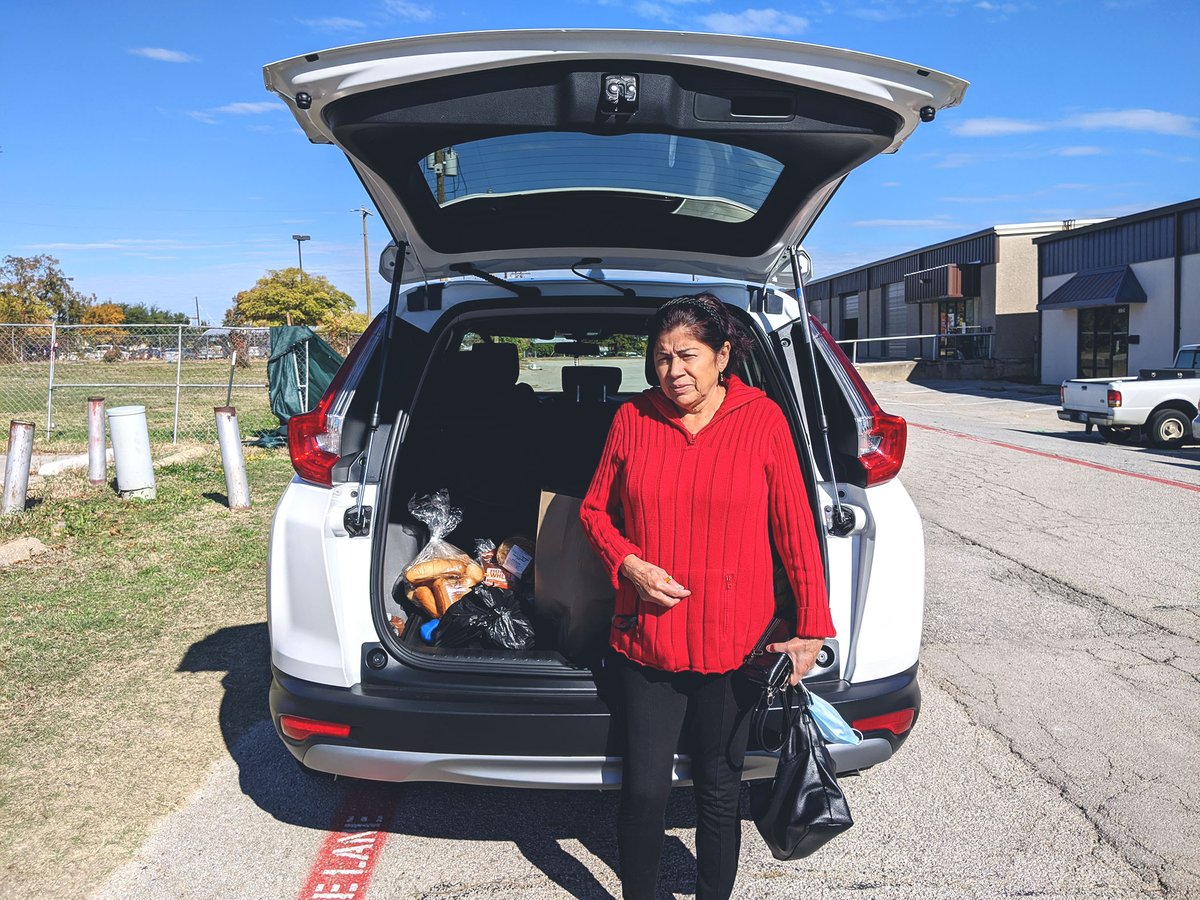 WeHelpArlington's tweet photo. “The first time I visited Arlington Charities, I saw the line around the block and knew I had to check it out.

AC helps a lot when grocery stores are low in stock and helps us afford to cook more at home rather than eating out.”

-Juana (Arlington Charities Client) https://t.co/Nf3fliHauP