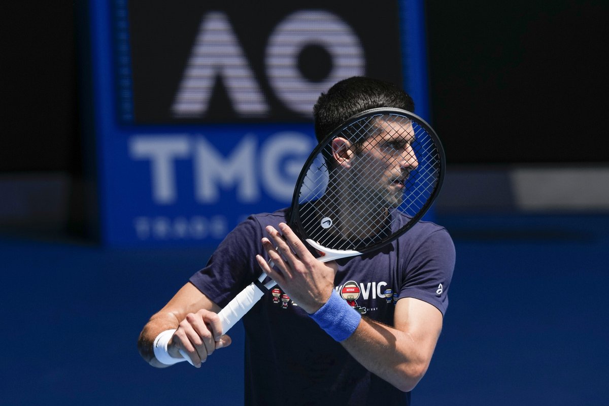TenisCenter_'s tweet photo. 🧵Cronología del caso Djokovic: hechos , no opiniones. 

- El gobierno de Victoria y Tennis Australia le conceden una exención medica para jugar el #AusOpen2022. 

- Viaja a Melbourne, cancelan su visa y lo mandan al hotel. 

- El juez Kelly anula la cancelación de su visa. https://t.co/9ccdCNqVPV