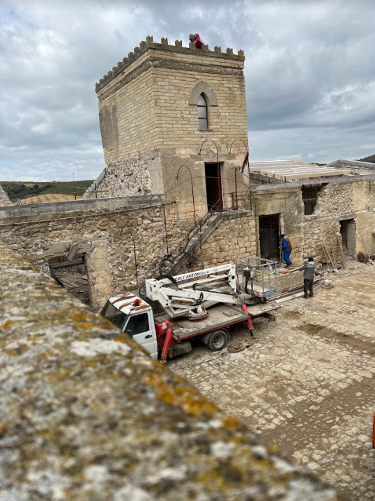 tenutenavarra's tweet photo. Il nostro #baglio a #Butera
Stiamo lavorando per trasformare la nostra tenuta in un luogo di connessione con la natura, dove provare le emozioni di un tempo e potersi distaccare da tecnologia e fonti di stress, per osservare flora e fauna da vicino e riconnettersi con la terra. https://t.co/fzt43dxUxt