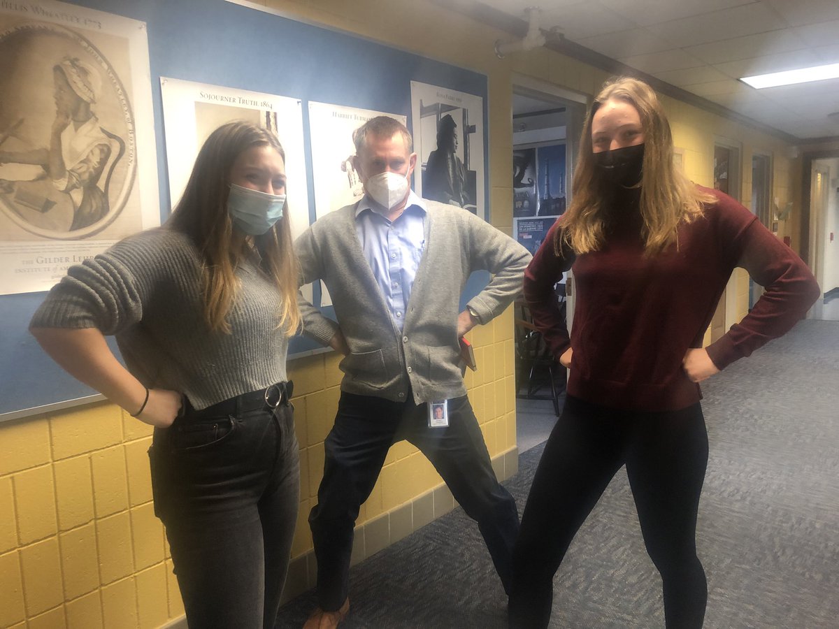 Haiyunlu's tweet photo. #Powerpose in #TowerProject #Talkbacks @LifestUSM #CAPSTONE https://t.co/CfFF5OnBUL