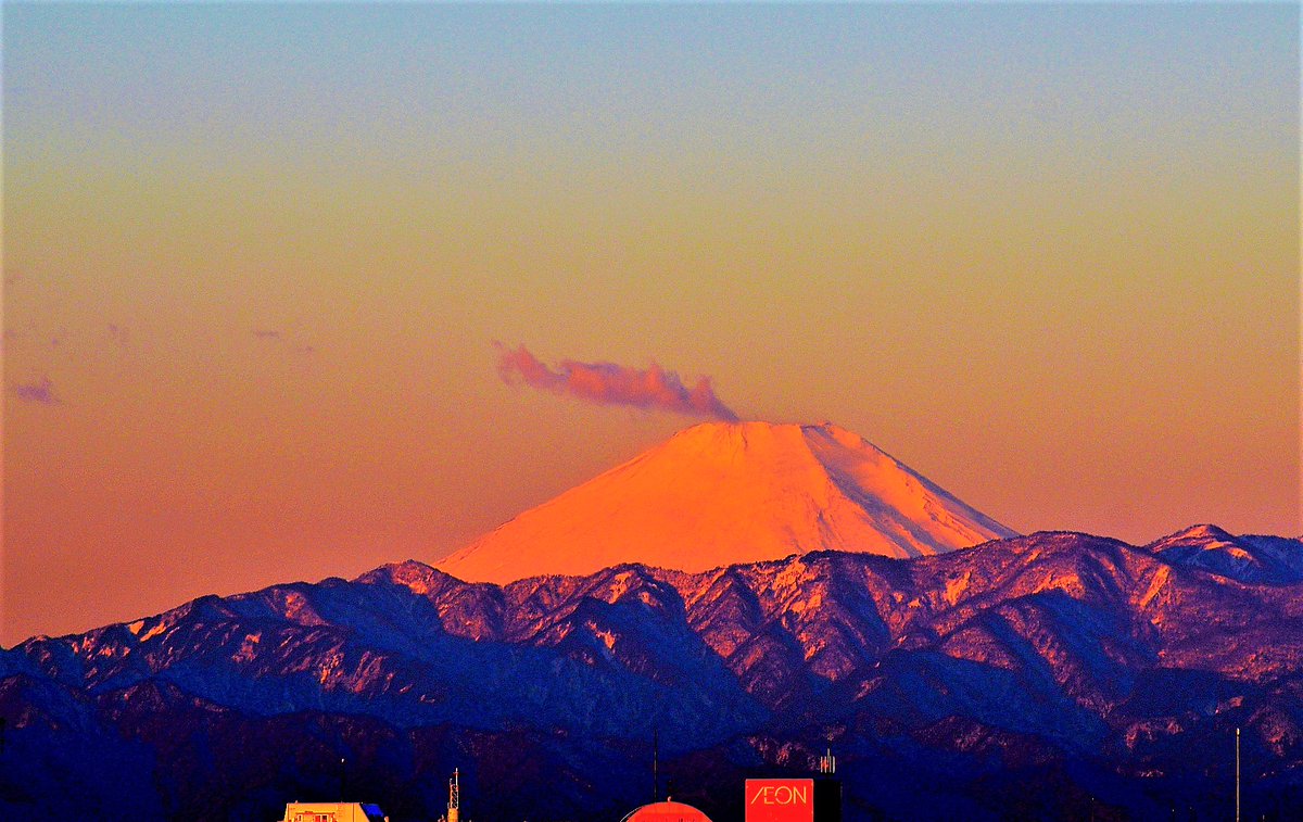 👼🐉噴煙あがる??【✨富士山✨】雄姿❢❢ https://t.co/suljdUieRS 👨‍🚒日々∻写真展🏕️峠の祥龍【🏳️‍🌈日本の風景🏞️】 ＃富士山 ＃富士見橋 ＃大田区 ＃朝陽 ＃カ