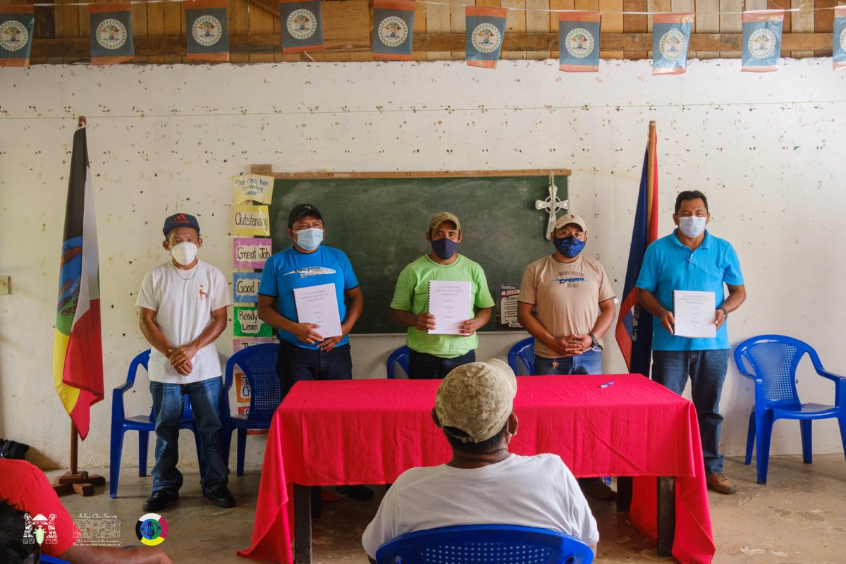 Maya villages having shared boundaries — Dolores &amp; Otoxha, Laguna &amp; Jordan — signed "The Honorable Words of Respectful Neighbors" agreements, which is an important step in safeguarding #Maya land tenure rights in #Belize. 

#MayaLandRights #TheTenureFacility #MayaHeritage