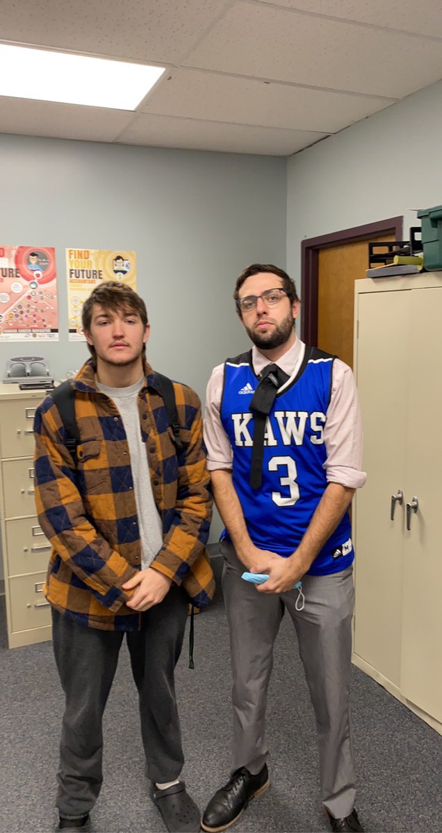 CoachSimmonsM's tweet photo. This morning our players took their jersey to a @PLHSKAWS staff member who has made a difference in their lives. We're grateful for all the staff members who help our student athletes achieve success off of the court. THANK YOU! https://t.co/wlWPs0yLrJ
