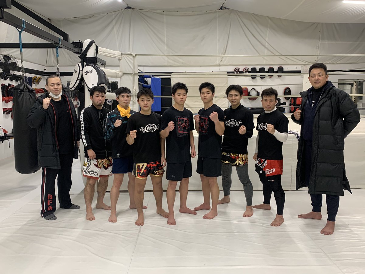 maaaaakuri's tweet photo. 今日は三重県のBFA-SEEDから出稽古に来てくれました!
こないだの全日本でも優勝してた双子の橋本兄弟が1月30日にプロデビューだそうです!
2人とも強い!
また練習よろしくお願いします!
#meibukai #bfaseed #キックボクシング #プロデビュー https://t.co/hZVGxz4f6j