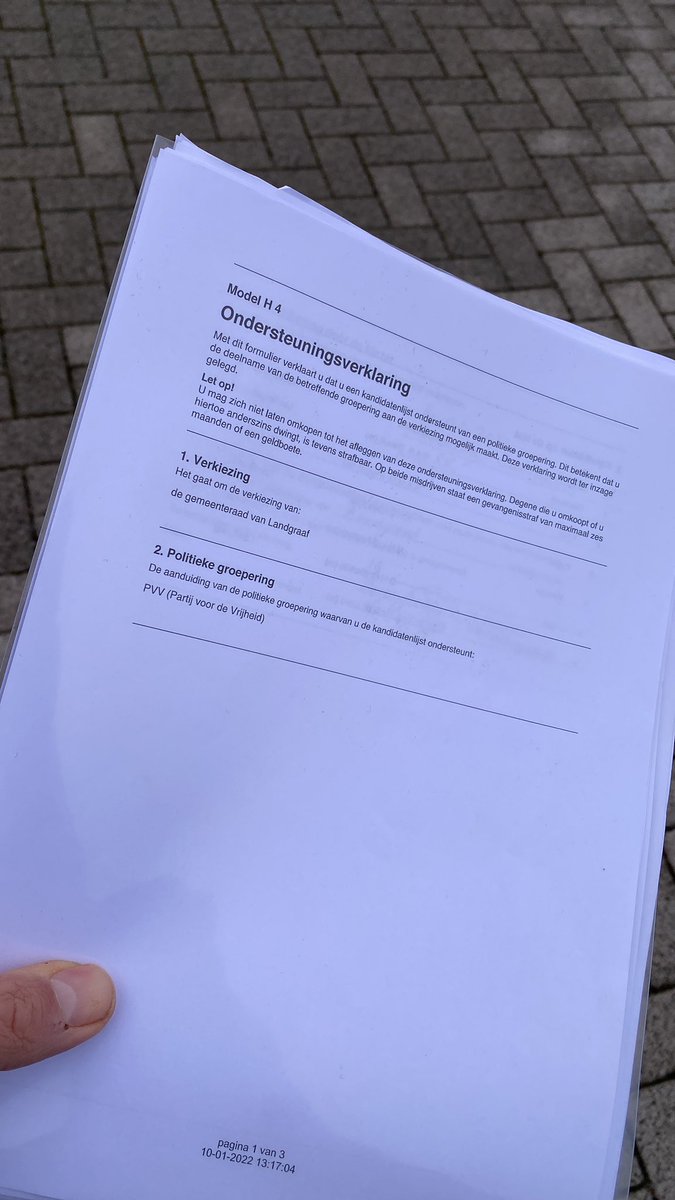 PVV_Landgraaf's tweet photo. Gezellige drukte #burgerhoes #Landgraaf. Meer dan voldoende #steunbetuigingen binnen. Op naar #GR22 #STEMPVV https://t.co/NDMqUsQgY9