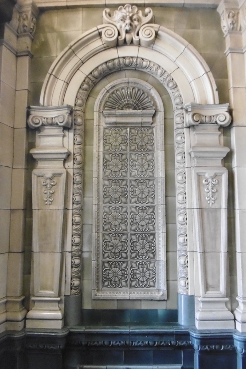 #FabulousFaience4Friday documentation on file somewhat lacking, i.e. non-existent but probably corner entrance to what was the #RefugeAssuranceCompany Building 1890 in #Manchester Now the #KimptonClocktowerHotel