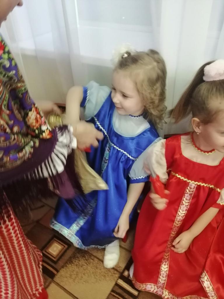 2MrCj3s8T7LSgqN's tweet photo. В детском саду прошли Рождественские колядки и празднование Старого нового года. Пожалуй, нет другого праздника, который отмечался бы таким богатством обычаев, обрядов, примет. Наши дети с интересом знакомятся с ними.
@iX888qcnqVEazof
@Volzhsky_adm @V_Paramzin https://t.co/agXIBH3IQc