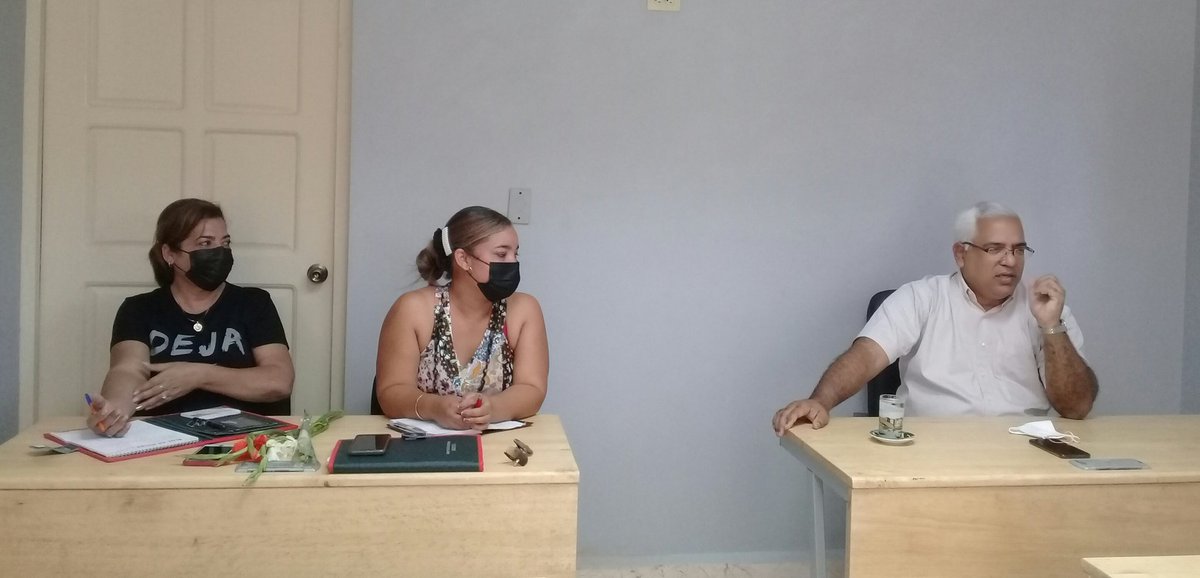 Se reúne Oscar Manuel Silvera Martínez, Ministro de Justicia de la República de #Cuba con el Consejo de Dirección de la #DpjGranma. Perfeccionar la calidad en los  servicios y trabajar con sensibilidad y cultura del detalle están entre las prioridades del @CubaMinjus, señaló.