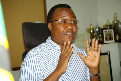 ExMayorUbungo's tweet photo. Bro Wile

Hiyo Kazi yako Mpya Bungeni unakaa Eneo gani.? La Mawaziri.? Jaribu Uone

Kwenye Baraza La Mawaziri Unaingia kama nani.? Wanaoingia Mle wametajwa na Sheria,Nenda ukafukuzwe

Wamekupa Katibu Wa Kuratibu kazi zako..?

Wamekupa Ofisi...?

Wamekupa Vitendea kazi.?

Daaaah https://t.co/aRT5A6uu4D