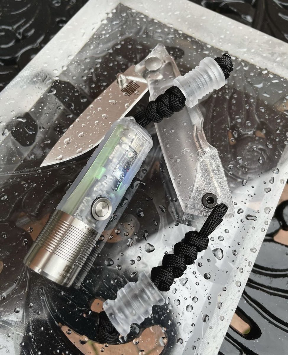 OntarioKnife's tweet photo. #FolderFriday is getting ice cold! #WraithIce is a great #edc for its compact size, razor sharp edge, lightweight carry &amp; clear handle! Check it out at https://t.co/2fOeH4kKf4 👌🏽🔪 🧊
#ontarioknifecompany #ontarioknife #ontarioknives #ontarioknifeco #OKC1889 #knife #blade #pocket https://t.co/DUIElaMPb9