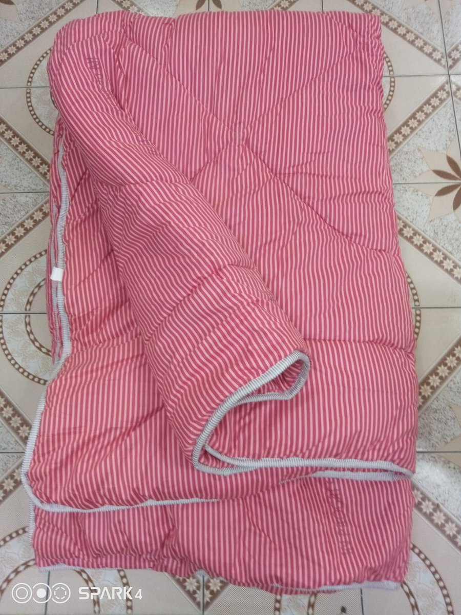 lizzjewel's tweet photo. Binded cotton duvet
1bedsheet
2pillowcases
6*6 @2800/-
@JewelCollectio1 
@RojaCleaners https://t.co/Mi4lz8CaAf