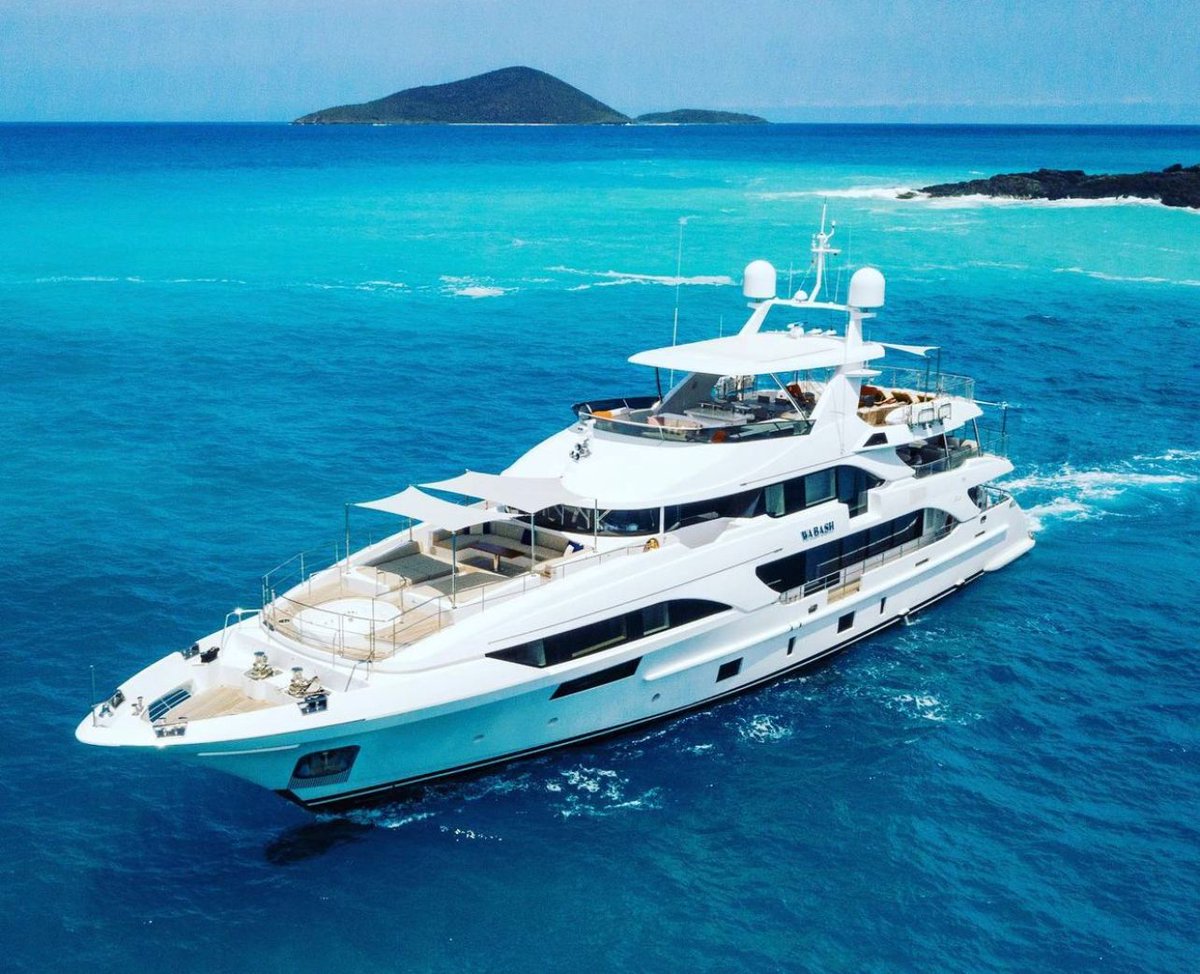 Can we have a double shot of Caribbean sunshine with our summer-fun-cocktail please? ☀️😎

@motoryacht_wabash taking its guests to idylic location around the US Virgin Islands 💙

#globalsuperyachtmarketing #superyacht #caribbean #thebahamas #yachtcharter #luxurycharter