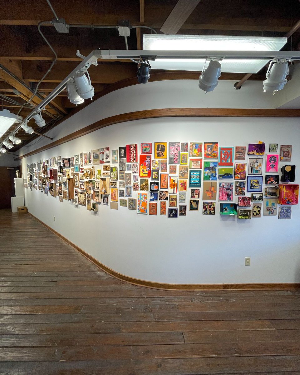CACColumbus's tweet photo. On our 3rd floor, you'll find current exhibiting artist Gail Fillinger's "One Woman's Treasure" We're open now till 4PM!
.
.
.
Can't make it in person? Visit us online at https://t.co/xmCbaY8bMN and click "Loft Gallery" under the Exhibitions tab to see more! 
.
.
.
#caccreates https://t.co/1T5VP2nbXS