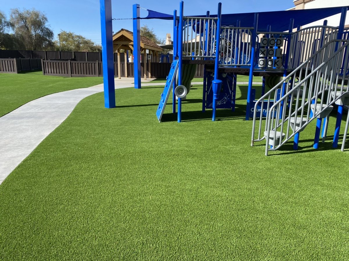 flex_ground's tweet photo. Lucky you Creme de la Creme in Chandler, AZ! Look at all that fresh FlexGrass! 🏃🏽‍♂️
.
#turf #playground #designwork #syntheticturf
#landscapers #safetysurfacing #park #recycle #arizona #business https://t.co/fk6yReAyPl