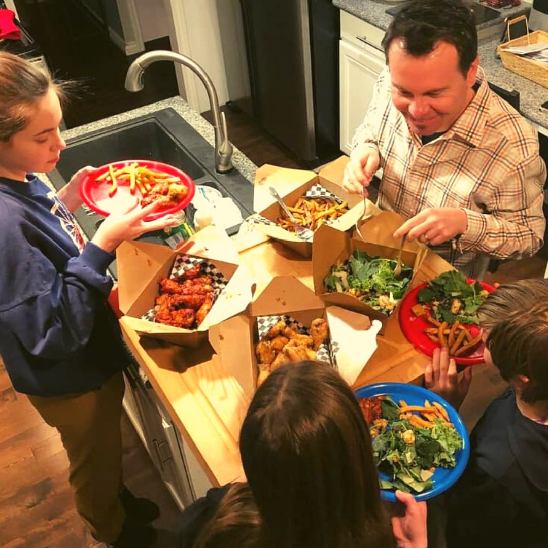 Spread LOCAL LOVE and be entered to win FREE PIZZA!

Take a picture of you and your family enjoying Sasso curbside or at home and tag us on Facebook &amp; Instagram! Winners will be contacted each week in the month of January to collect their saucy prize!
#supportlocal #hamonteats