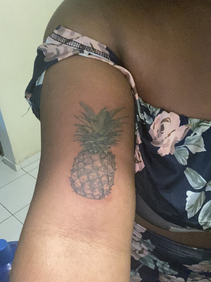 Mami: y que viene? Un mango? Un guineo? Uvas por el otro lado? Eh? Dime sra. Piña 😩

Idc i love it🤷🏽‍♀️ lol