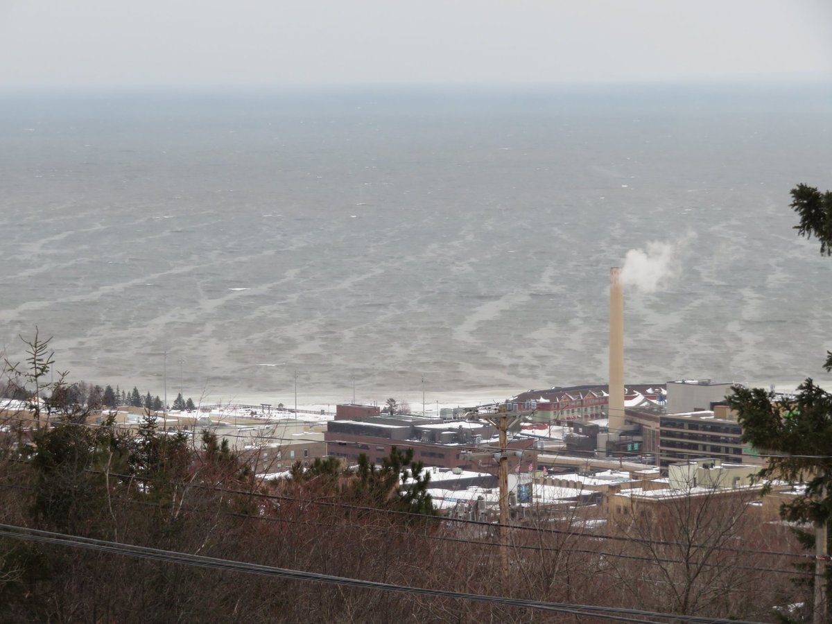 Massive Langmuir circulation on Lake Superior at Duluth today! Convergence cells look 100-200 meters apart.