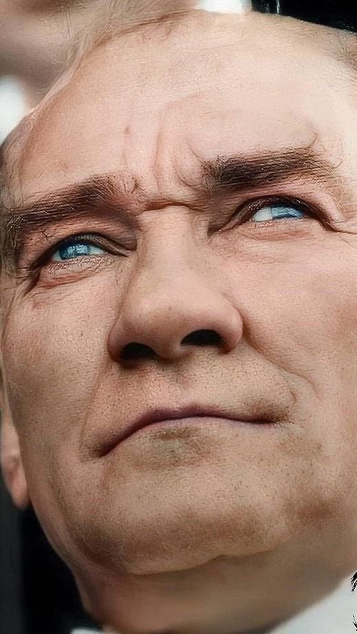 Aşk bir hatıradır maziden kalan…