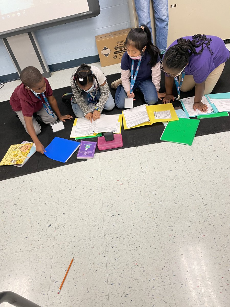 crystalmayer07's tweet photo. The 3rd grade students at Calvin Donaldson are collaborating, leading, persevering, and supporting each other during ALL Block...Read, Write, Think! @hcsmidtown https://t.co/IpDftbQXJf
