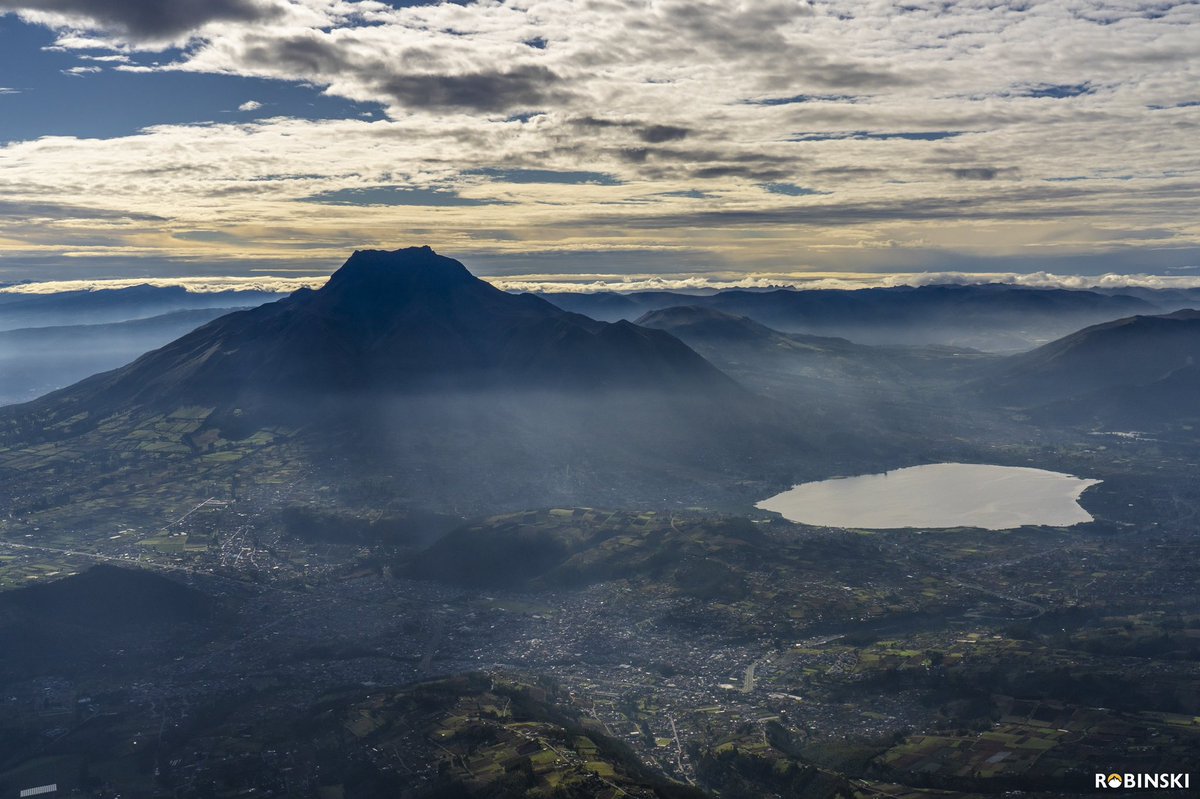 Robinski__'s tweet photo. Volcán Imbabura junto al Lago San Pablo. https://t.co/OwAWHDkPFK