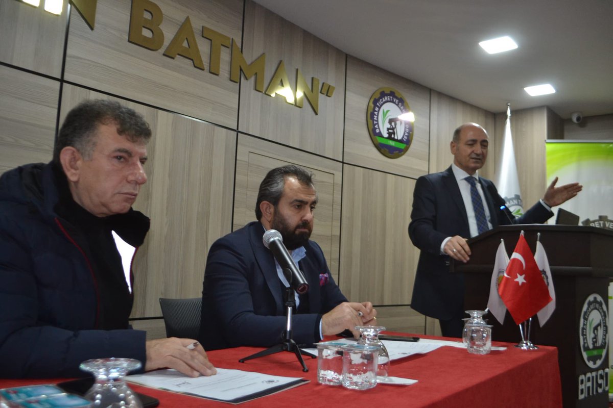 Batman Kent Konseyi Yürütme Kurulu 2022 Ocak  ayı Olağan Toplantısını Batman Kent Konseyi Başkanı Abdulkadir DEMİR başkanlığında Batman Ticaret ve Sanayi Odası toplantı salonunda gerçekleştirdi. 

#hepimizinbatmanı 
#sizyoksanızbirkişieksiğiz
#batmankentkonseyi