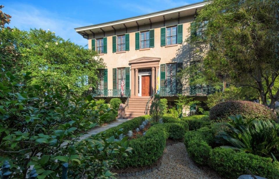 Meeting attendees can enjoy special deals and discounts around Savannah with our "Show Us Your Badge" program! bit.ly/3rdvMMx