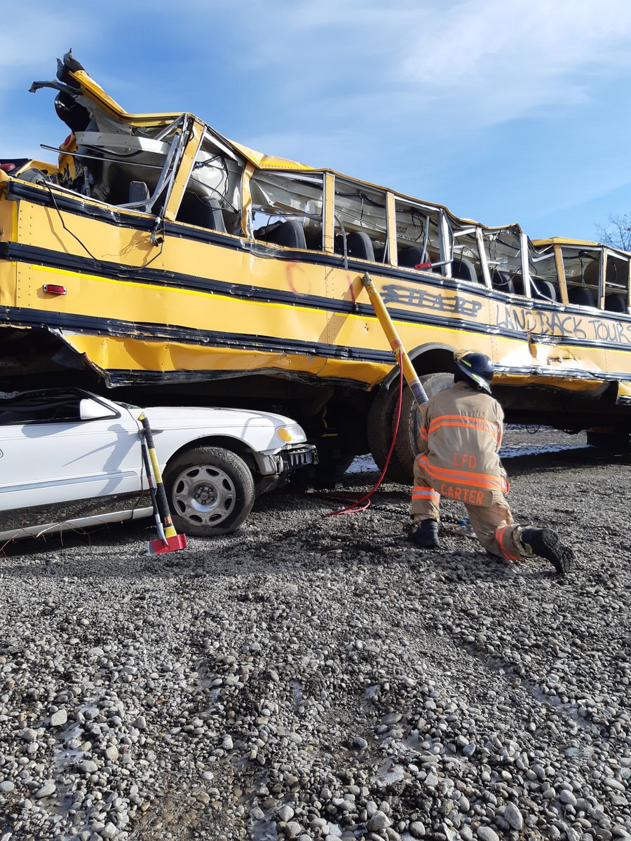 AJStoneCompany's tweet photo. Check out these photos from @LdnOntFire !!
⬇️
They are using the @paratech_inc  Interstate Stabilization Kit in service Training!! 💪🏼🔥 https://t.co/wnTfweCwF9