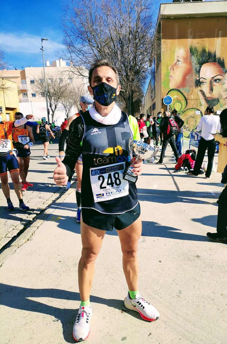 Solo ante el peligro en esta edición. Pero defendiéndonos con la misma fuerza que si hubiera una multitud de camisetas como la suya.
¡ENORME RICARDO! 💪🏆🎽❤️

📍🗺️ Écija
🏃Media Maratón
#diabetESP