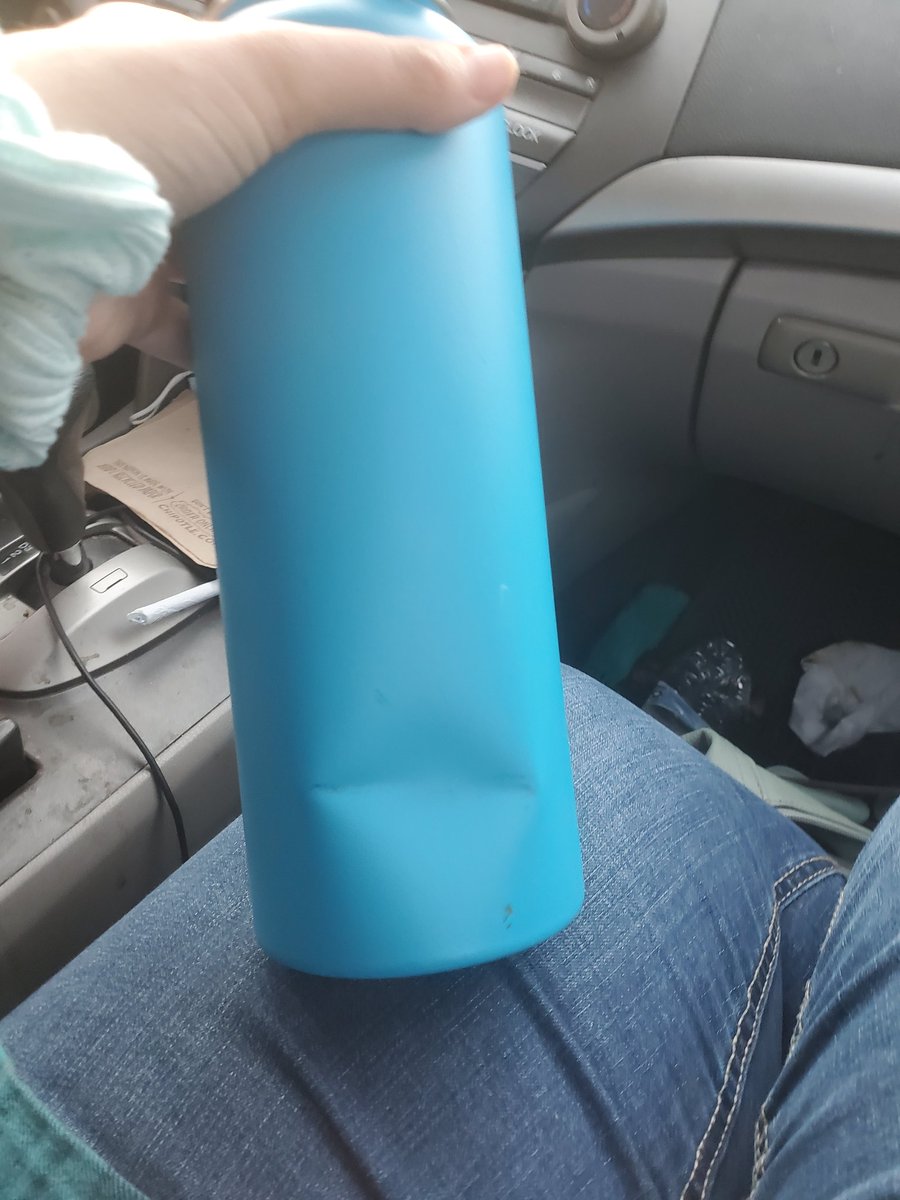 idk_michaela's tweet photo. When you accidentally run over your @HydroFlask with a chair😥 https://t.co/ESQuXveXaR