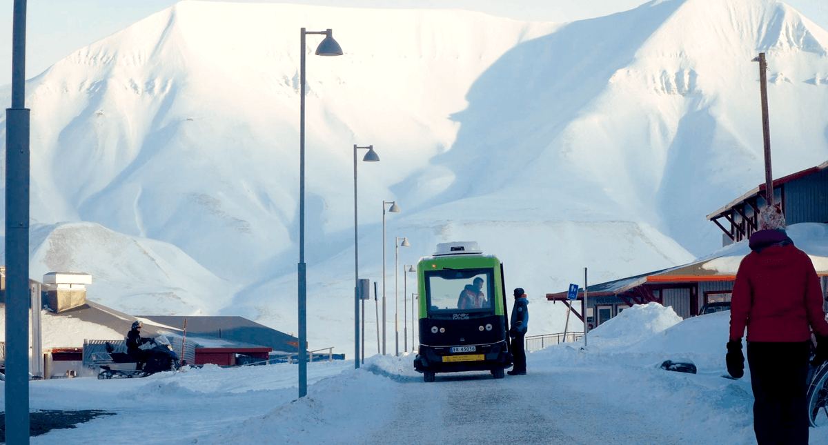 ❄️🗻🇳🇴 Our #lidar sensors love this wintery view as much as we do! Check out @Easy_Mile's #EZ10 #driverless shuttle used by @AppliedAutonomy on the snowy roads of Norway. The EZ10 is equipped w/#VelodyneLidar's sensors for navigation. Beautiful photo by AppliedAutonomy 📸👏🏼 $VLDR